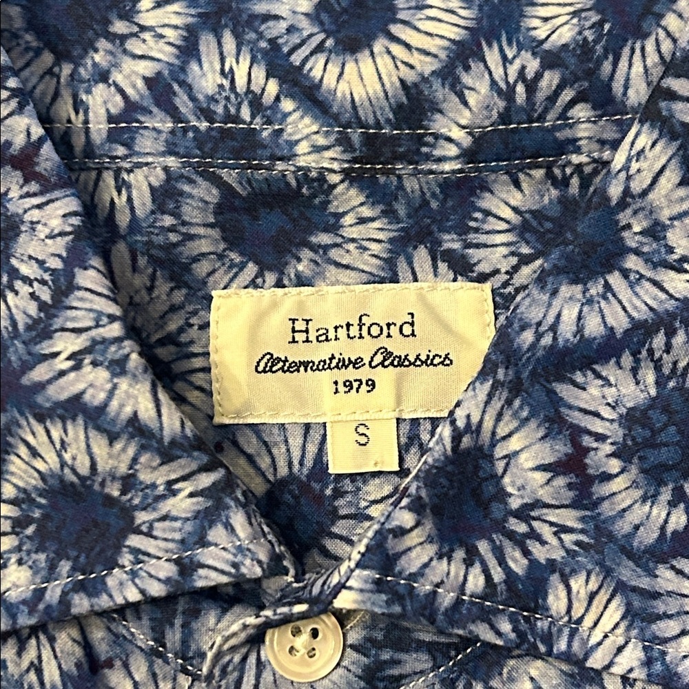 Stylish Blue Patterned Button-Down Shirt - image 3